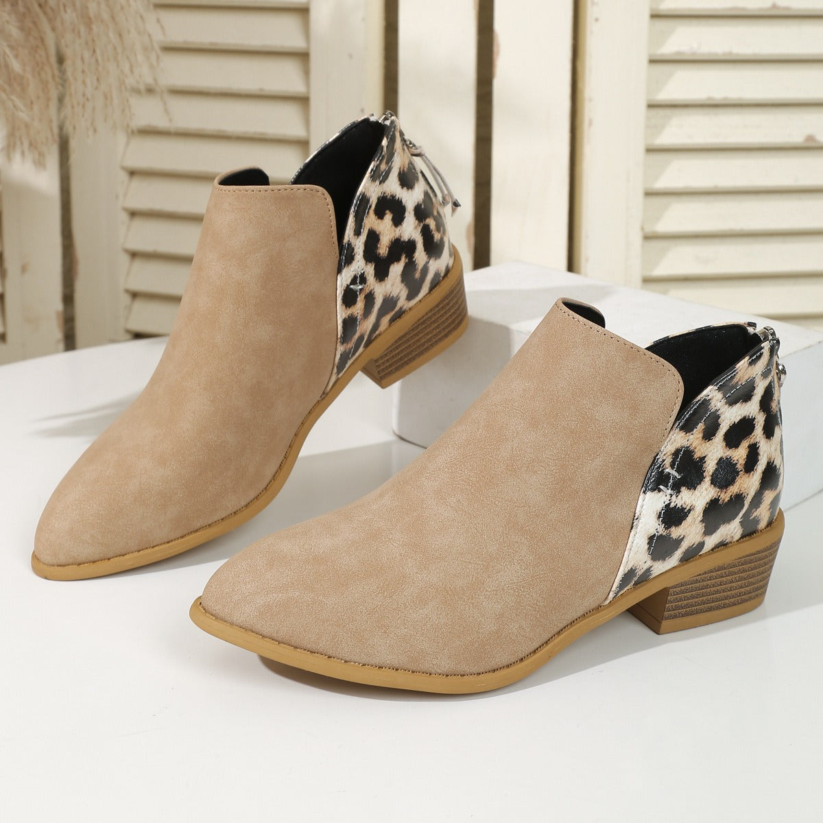 Botas con estampado de leopardo de moda Zapatos de tacón grueso puntiagudo con cremallera trasera para mujer 