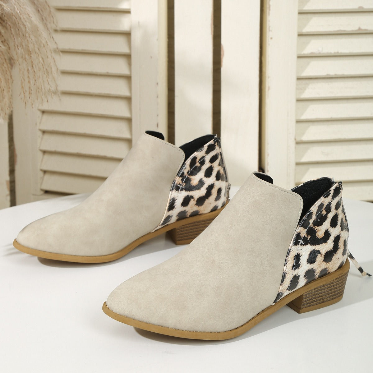 Botas con estampado de leopardo de moda Zapatos de tacón grueso puntiagudo con cremallera trasera para mujer 